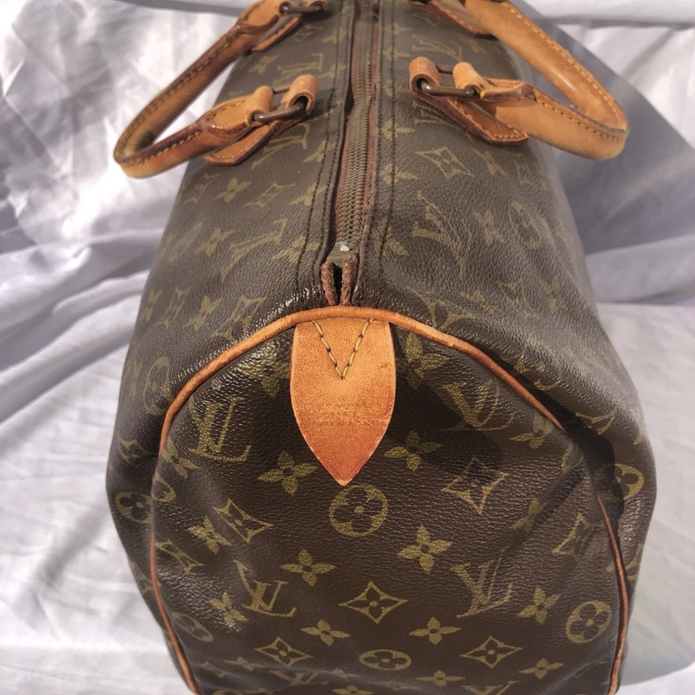Authentic Louis Vuitton Monogram Speedy 40 – Good Condition w/ Lock & Key - Picture 9 of 16